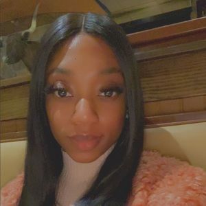 Meet your Posher, Angelique